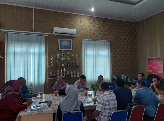 Dekan Fakultas Hukum Risdalina. S.H., M.H Pimpin Rapat Akhir Tahun 2025