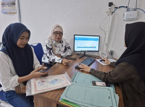 Universitas Labuhanbatu Berikan Beasiswa UKT kepada Melati, Wujud Nyata Komitmen Membuka Akses Pendidikan Bagi Generasi Berprestasi