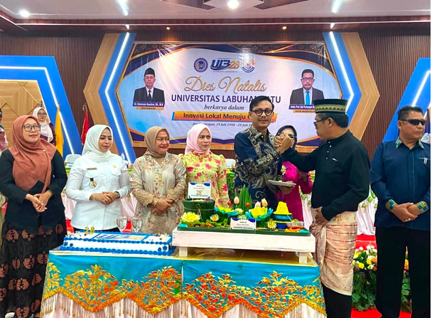 Bupati Labuhanbatu Hadiri Dies Natalis ULB dan  Apresiasi Komitmen ULB dalam Memajukan Pendidikan dan Melestarikan Budaya Melayu 2026
